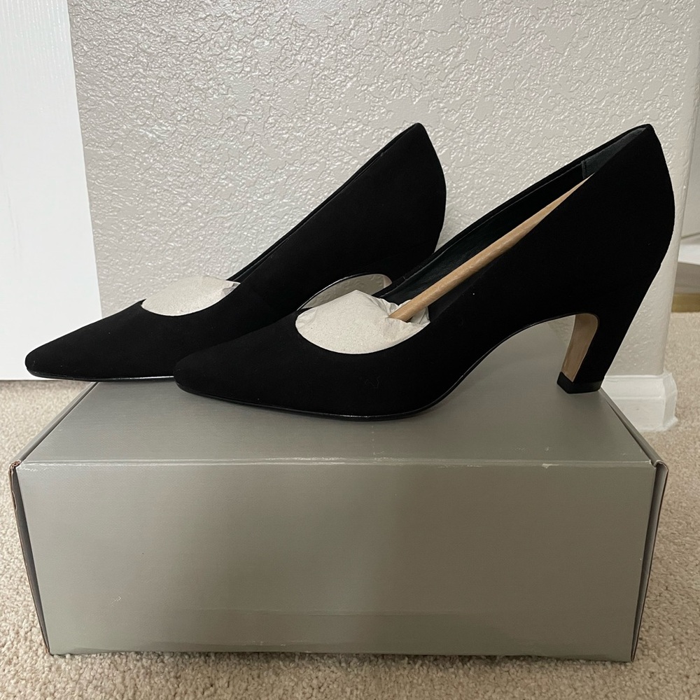 Everlane banana pumps